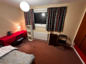 Best place single bedroom close to Uni and shopping center & free parking